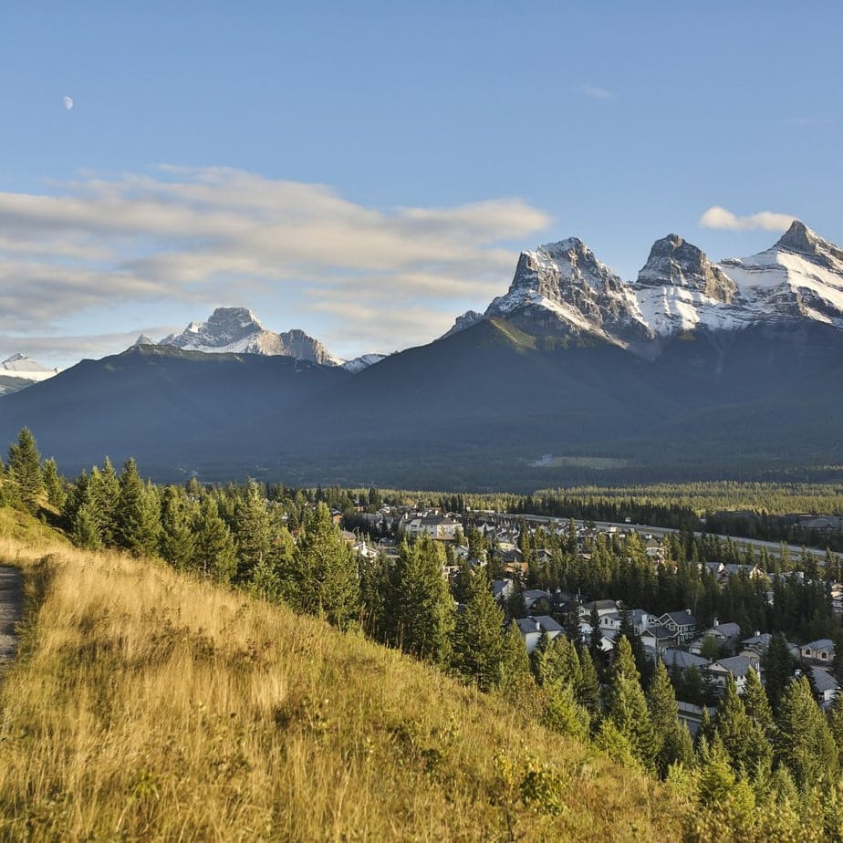 Canmore real estate in the mountains