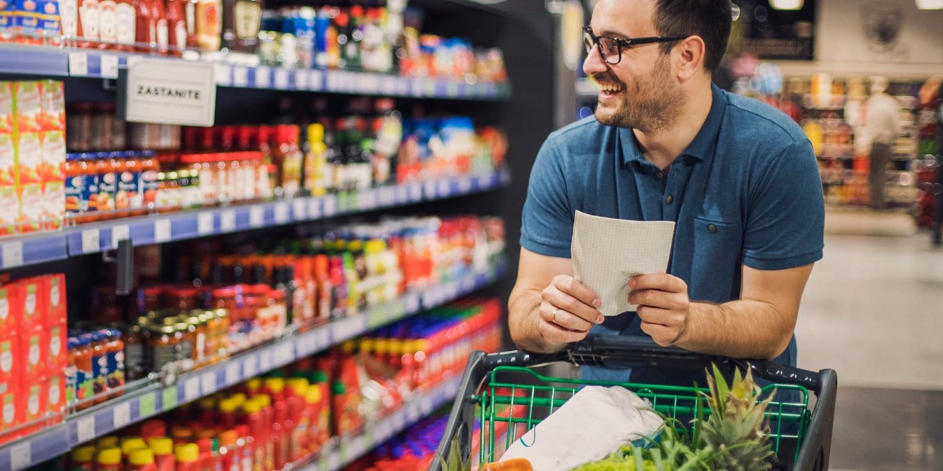 Man shopping for groceries, representing food costs as part of groceries and dining out in the cost of living in Calgary 2024