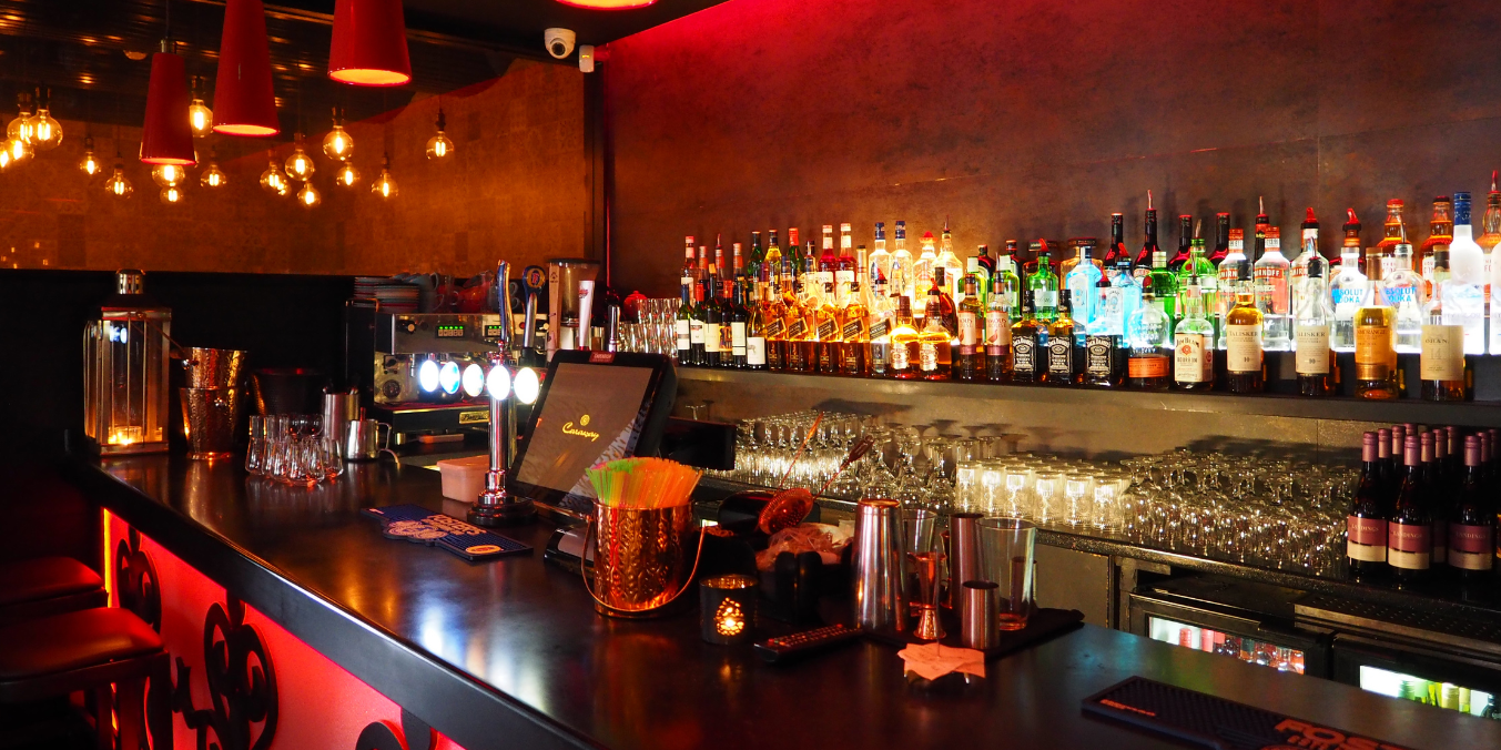 Discover Canmore Nightlife: Top Bars \u0026 Live Music Spots, image size:1353x676